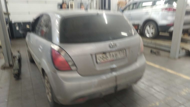 KIA Rio 2010 года, 303 588 км - вид 4