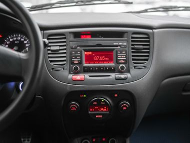 KIA Rio 2010 года, 303 588 км - вид 7