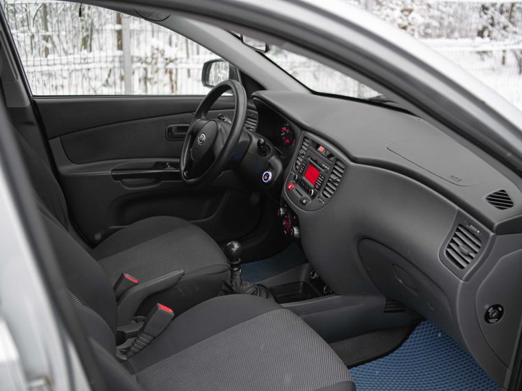KIA Rio 2010 года, 303 588 км - вид 11