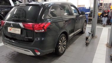 Mitsubishi Outlander 2019 года, 125 425 км - вид 3