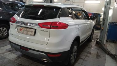 Geely Atlas 2021 года, 66 000 км - вид 3