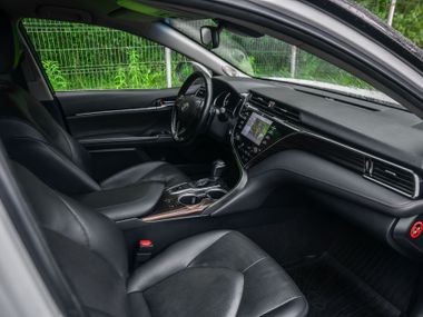 Toyota Camry 2018 года, 100 208 км - вид 17