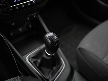 Hyundai Solaris 2019 года, 77 605 км - вид 9