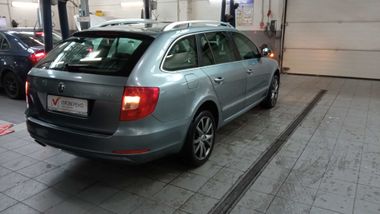 Skoda Superb 2012 года, 297 435 км - вид 3
