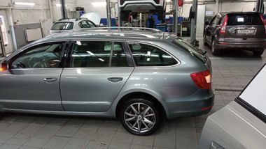 Skoda Superb 2012 года, 297 435 км - вид 4