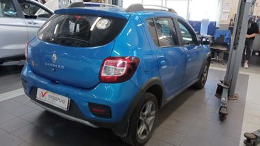 Renault Sandero Stepway 2021 года, 90 000 км - вид 3