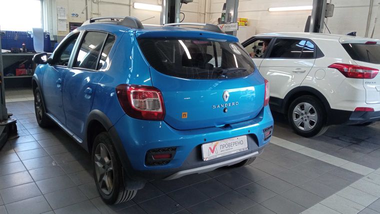 Renault Sandero Stepway 2021 года, 90 000 км - вид 4