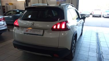 Peugeot 2008 2018 года, 93 398 км - вид 3