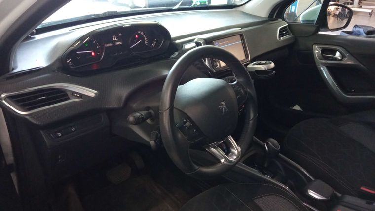Peugeot 2008 2018 года, 93 398 км - вид 5