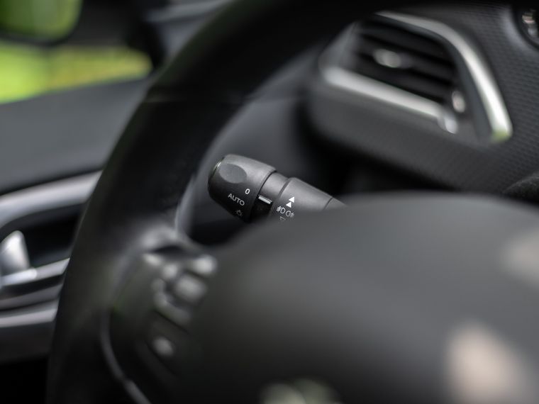 Peugeot 2008 2018 года, 93 398 км - вид 6