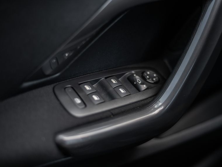 Peugeot 2008 2018 года, 93 398 км - вид 11