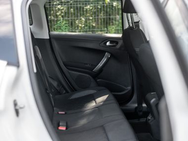 Peugeot 2008 2018 года, 93 398 км - вид 12