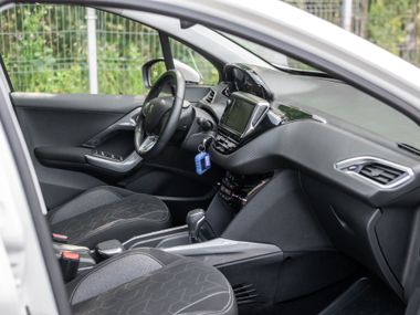Peugeot 2008 2018 года, 93 398 км - вид 14