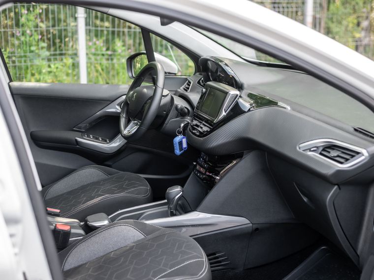 Peugeot 2008 2018 года, 93 398 км - вид 14