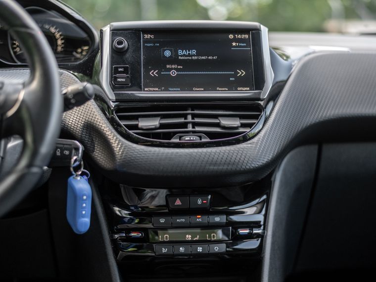 Peugeot 2008 2018 года, 93 398 км - вид 9