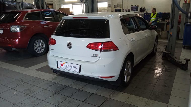 Volkswagen Golf 2013 года, 94 993 км - вид 3