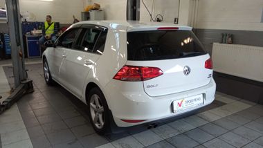 Volkswagen Golf 2013 года, 94 993 км - вид 4