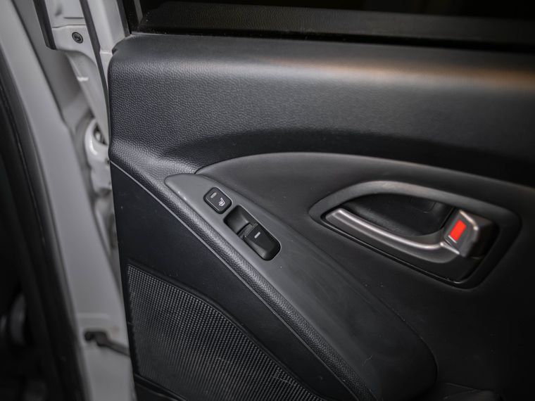 Hyundai ix35 2012 года, 145 000 км - вид 13