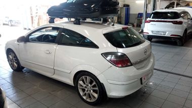 Opel Astra GTC 2010 года, 188 211 км - вид 4
