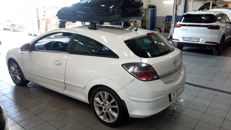 Opel Astra GTC 2010 года, 188 211 км - вид 4