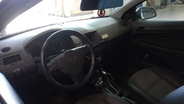 Opel Astra GTC 2010 года, 188 211 км - вид 5