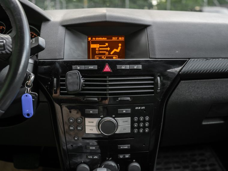 Opel Astra GTC 2010 года, 188 211 км - вид 7