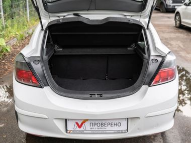 Opel Astra GTC 2010 года, 188 211 км - вид 12