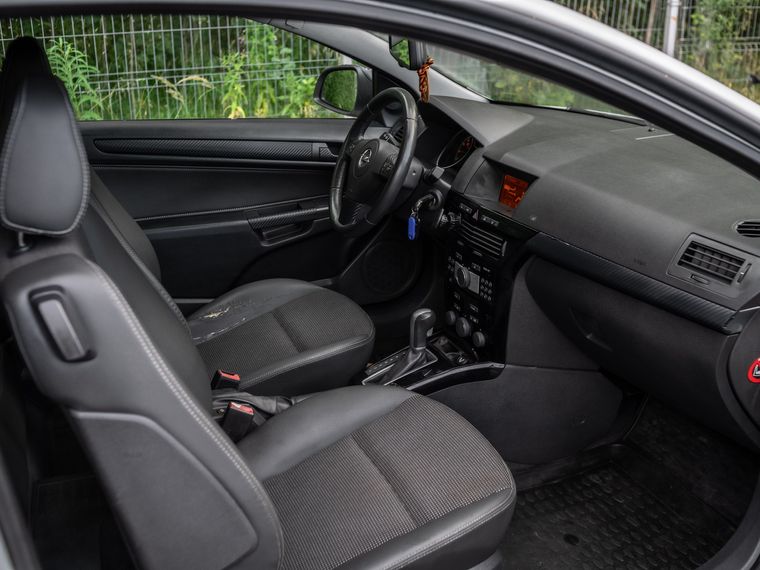 Opel Astra GTC 2010 года, 188 211 км - вид 11