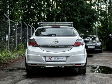 Opel Astra GTC 2010 года, 188 211 км - вид 4