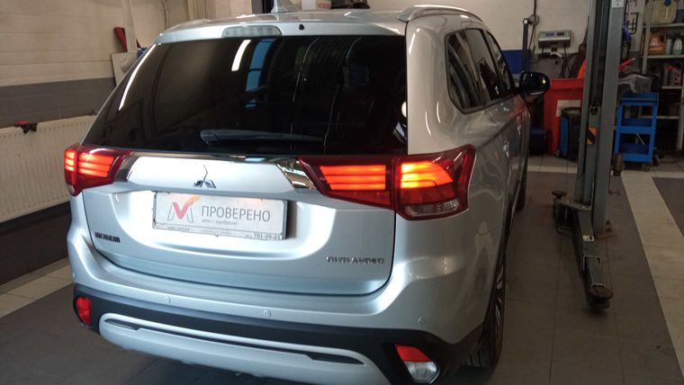 Mitsubishi Outlander 2018 года, 190 000 км - вид 3