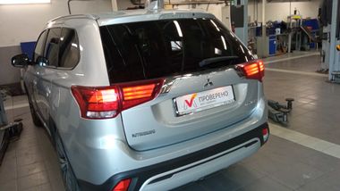 Mitsubishi Outlander 2018 года, 190 000 км - вид 4