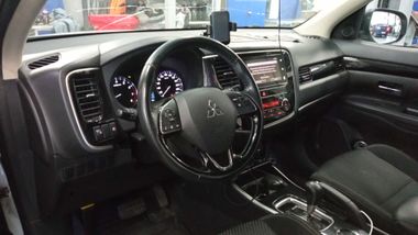 Mitsubishi Outlander 2018 года, 190 000 км - вид 5