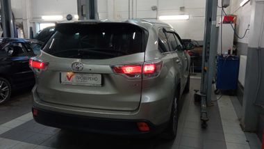 Toyota Highlander 2014 года, 150 000 км - вид 3