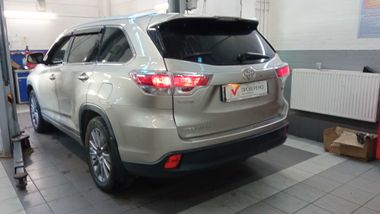 Toyota Highlander 2014 года, 150 000 км - вид 4