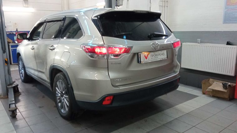Toyota Highlander 2014 года, 150 000 км - вид 4