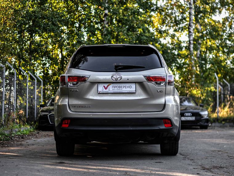 Toyota Highlander 2014 года, 150 000 км - вид 4