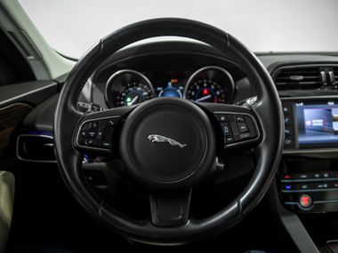 Jaguar F-Pace 2017 года, 97 758 км - вид 9