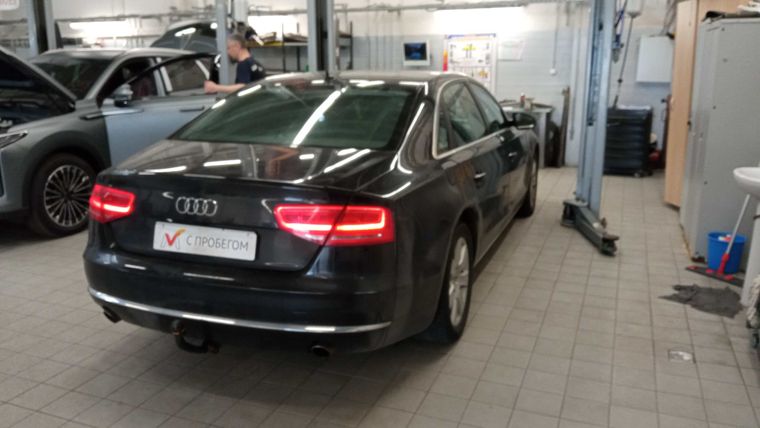 Audi A8 2011 года, 296 638 км - вид 3