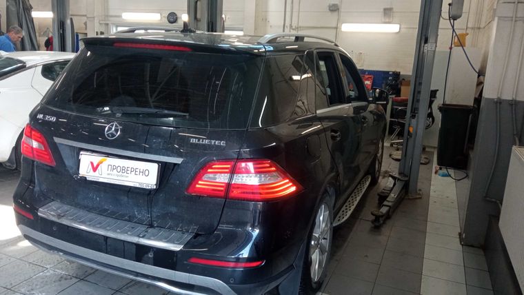 Mercedes-Benz M-класс 2013 года, 231 100 км - вид 3