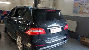 Mercedes-Benz M-класс 2013 года, 231 100 км - вид 4