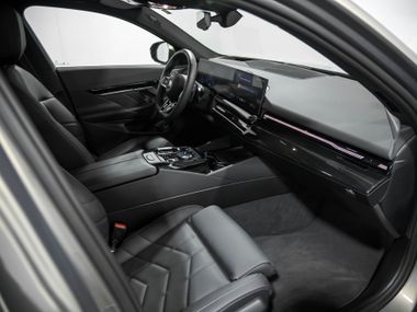 BMW 5 серия 2024 года, 7 844 км - вид 24