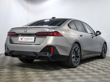 BMW 5 серия 2024 года, 7 844 км - вид 4
