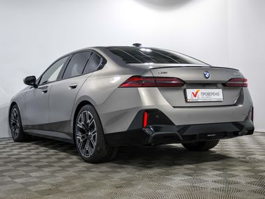 BMW 5 серия 2024 года, 7 844 км - вид 6