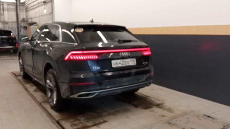 Audi Q8 2022 года, 115 834 км - вид 4
