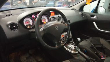 Peugeot 308 2010 года, 185 729 км - вид 5