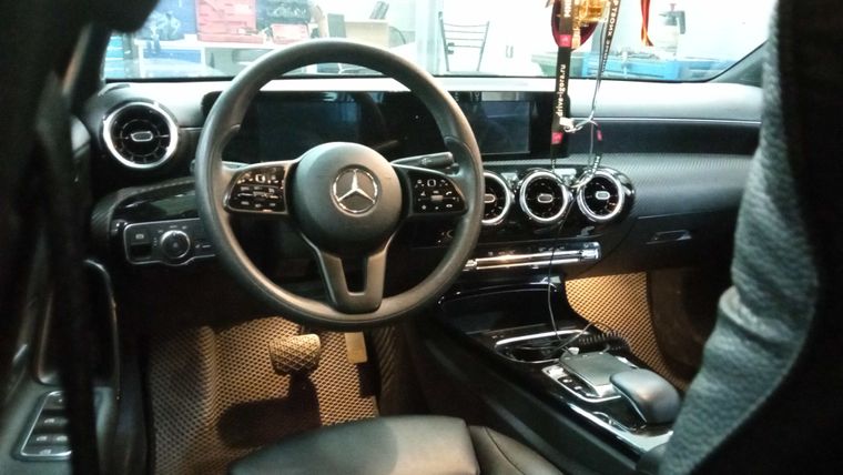 Mercedes-Benz A-класс 2019 года, 195 061 км - вид 5