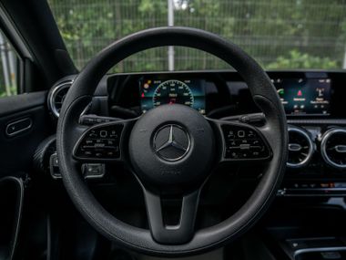 Mercedes-Benz A-класс 2019 года, 195 061 км - вид 6