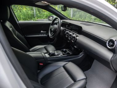 Mercedes-Benz A-класс 2019 года, 195 061 км - вид 14