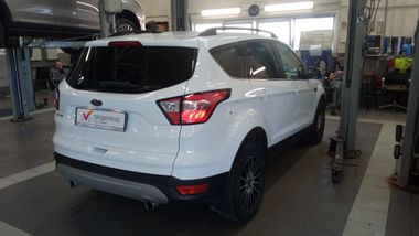 Ford Kuga 2019 года, 88 000 км - вид 3