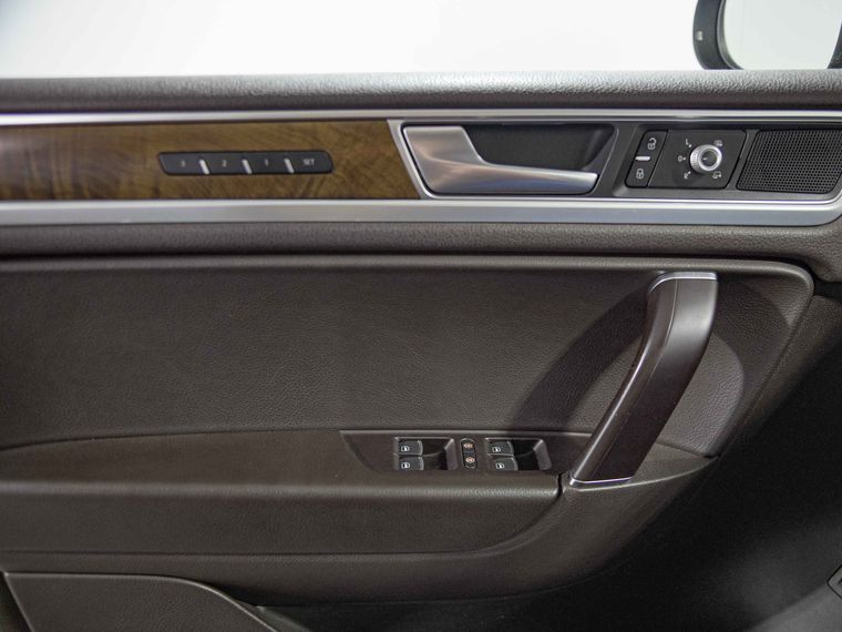 Volkswagen Touareg 2016 года, 248 047 км - вид 13